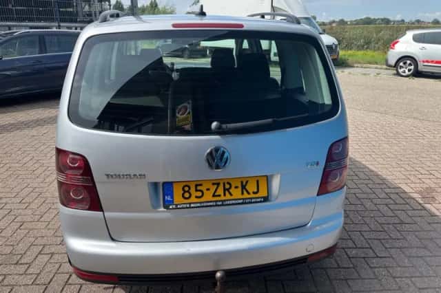 Volkswagen Touran (2008) thumbnail 4