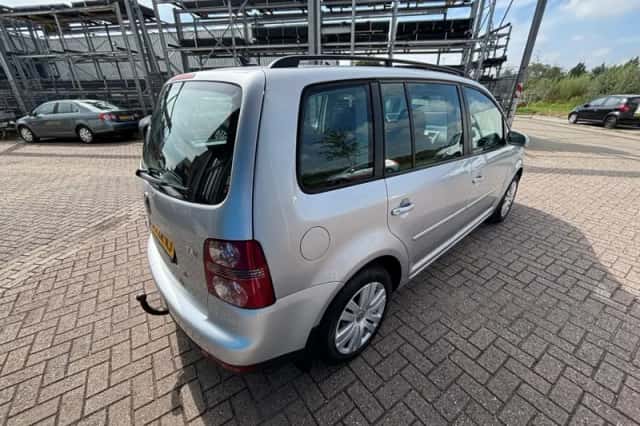 Volkswagen Touran (2008) thumbnail 5