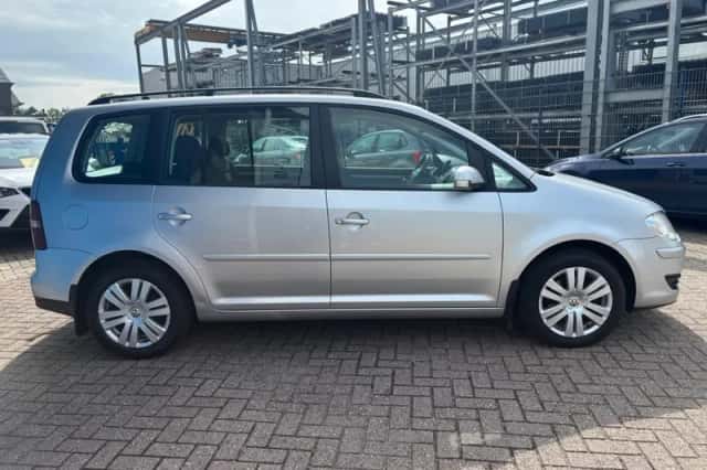 Volkswagen Touran (2008) thumbnail 6