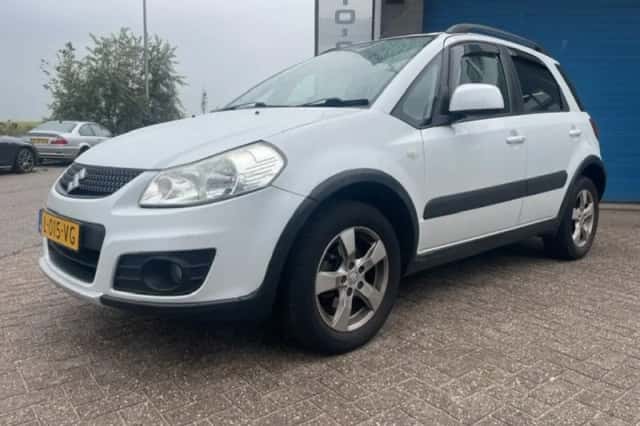 Suzuki SX4 (2012) thumbnail 1