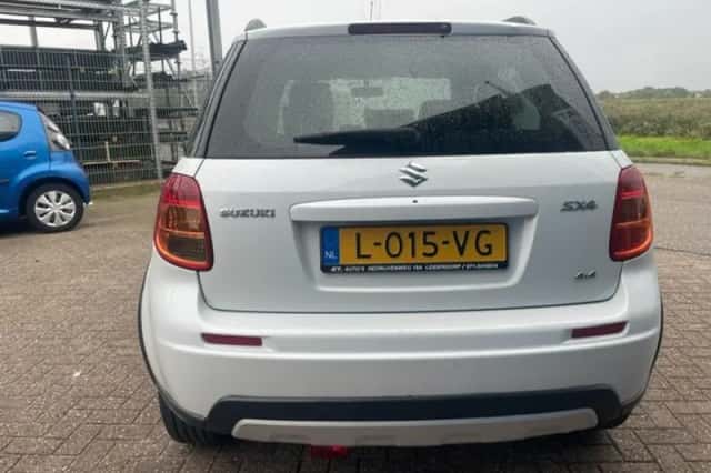 Suzuki SX4 (2012) thumbnail 4
