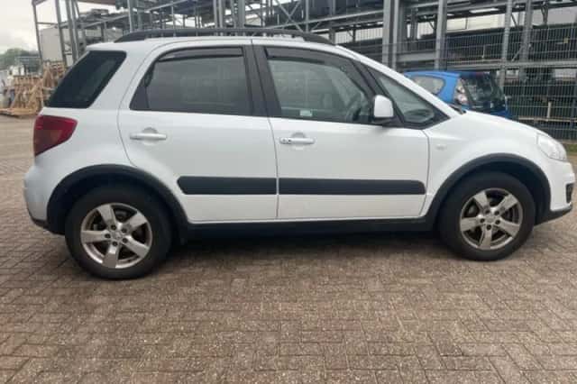 Suzuki SX4 (2012) thumbnail 5