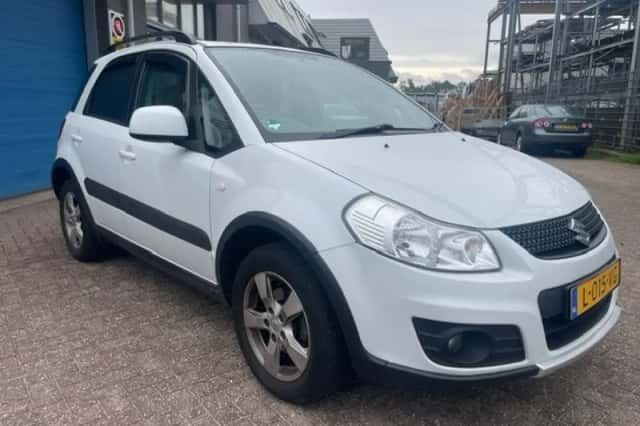 Suzuki SX4 (2012) thumbnail 6