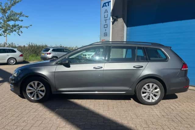 Volkswagen Golf (2019) thumbnail 2