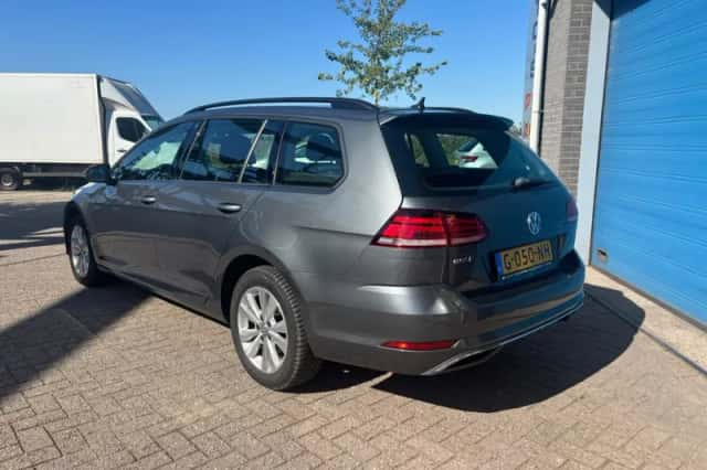 Volkswagen Golf (2019) thumbnail 3