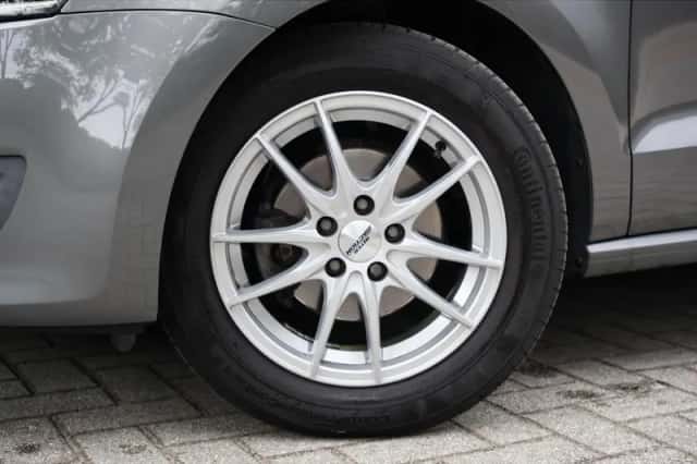 Volkswagen Polo (2014) thumbnail 4