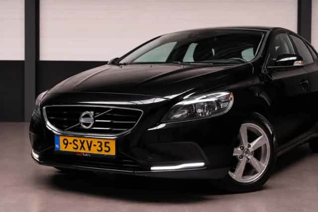 Volvo V40 (2013) thumbnail 2
