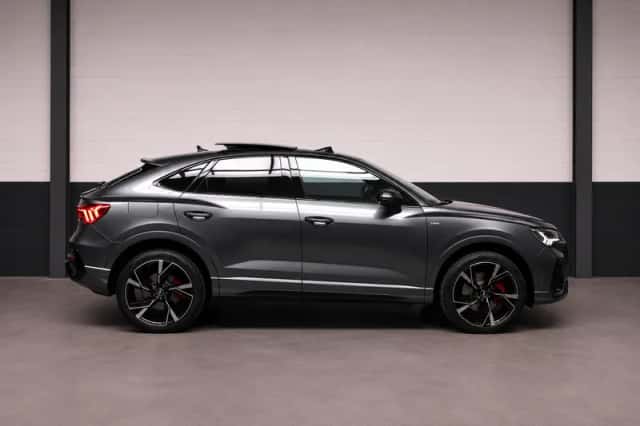Audi Q3 (2021) thumbnail 5