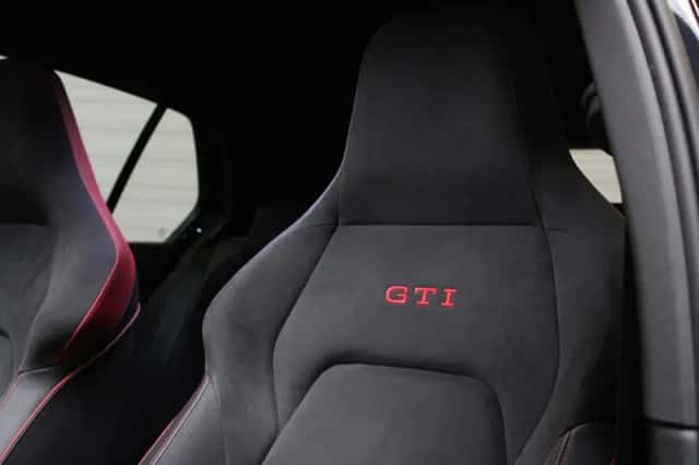 Volkswagen Golf (2022) thumbnail 3