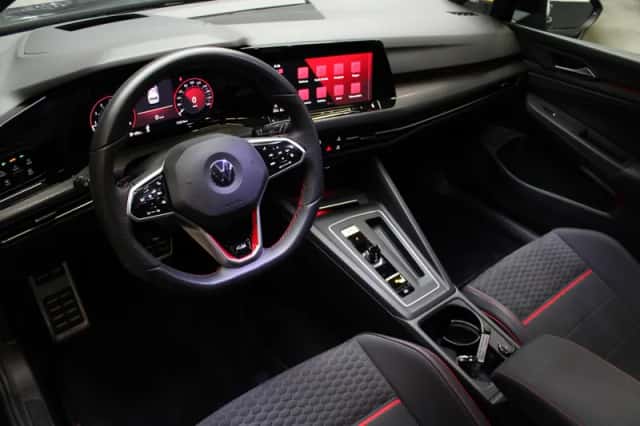 Volkswagen Golf (2022) thumbnail 6