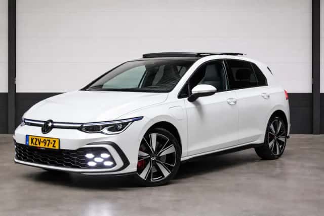 Volkswagen Golf (2022) thumbnail 1