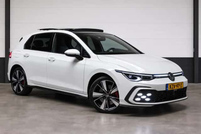Volkswagen Golf (2022) thumbnail 3