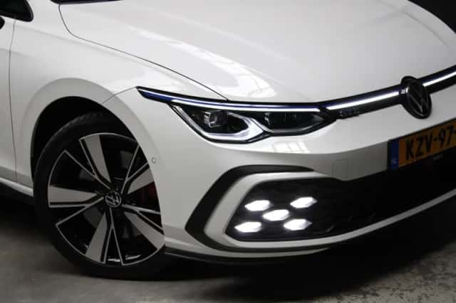 Volkswagen Golf (2022) thumbnail 4