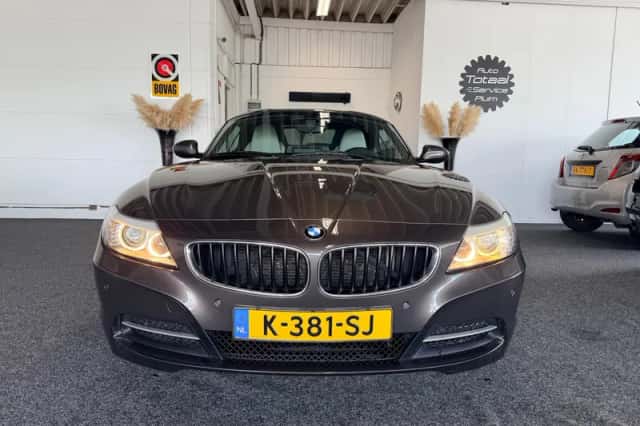 BMW Z4 (2009) thumbnail 2