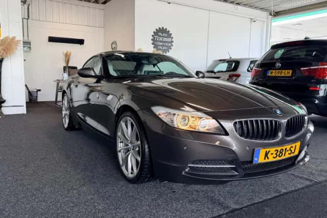 BMW Z4 (2009) thumbnail 3
