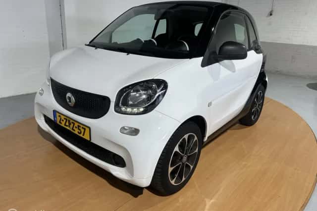 Smart ForTwo (2015) thumbnail 1