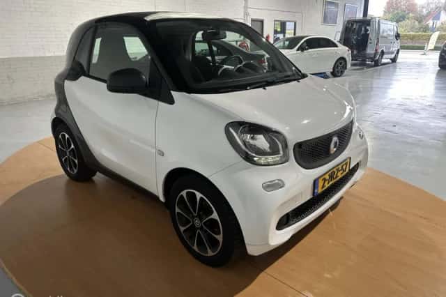 Smart ForTwo (2015) thumbnail 3