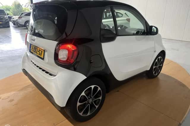 Smart ForTwo (2015) thumbnail 4