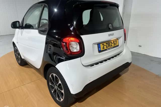 Smart ForTwo (2015) thumbnail 5