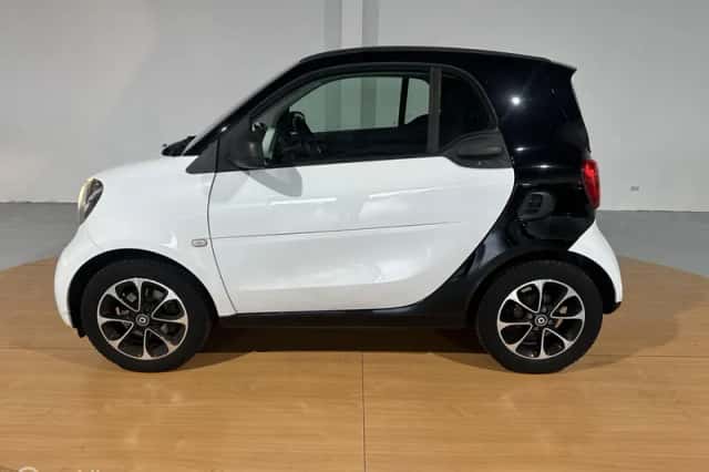 Smart ForTwo (2015) thumbnail 6