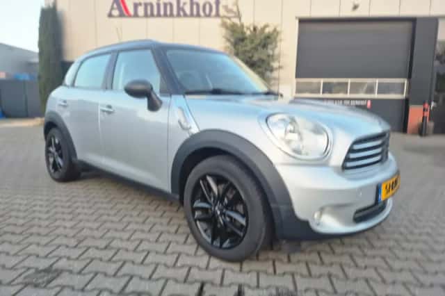 MINI Countryman (2011) thumbnail 2