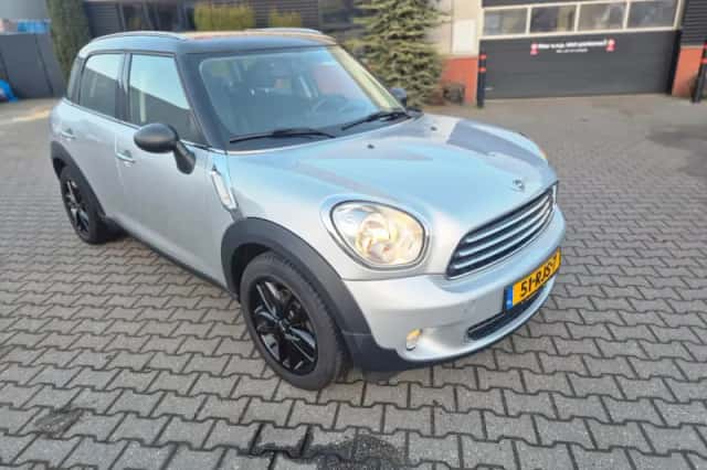 MINI Countryman (2011) thumbnail 4