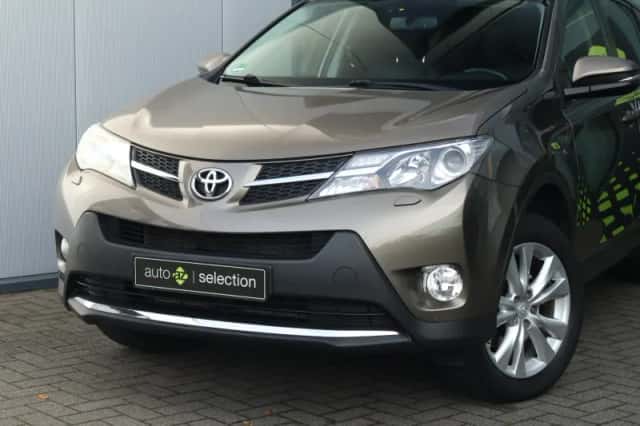 Toyota RAV4 (2015) thumbnail 3