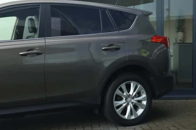 Toyota RAV4 (2015) thumbnail 5