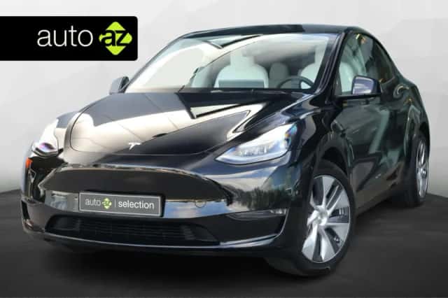 Tesla Model Y (2023) thumbnail 1