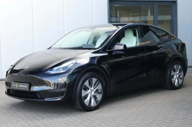 Tesla Model Y (2023) thumbnail 6