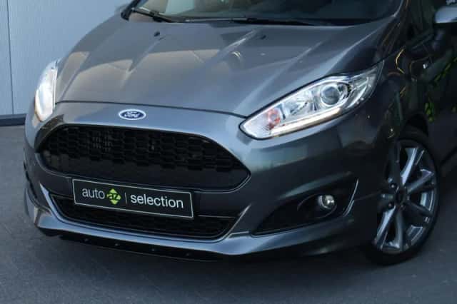 Ford Fiesta (2016) thumbnail 3