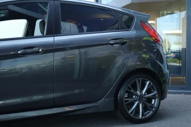 Ford Fiesta (2016) thumbnail 5