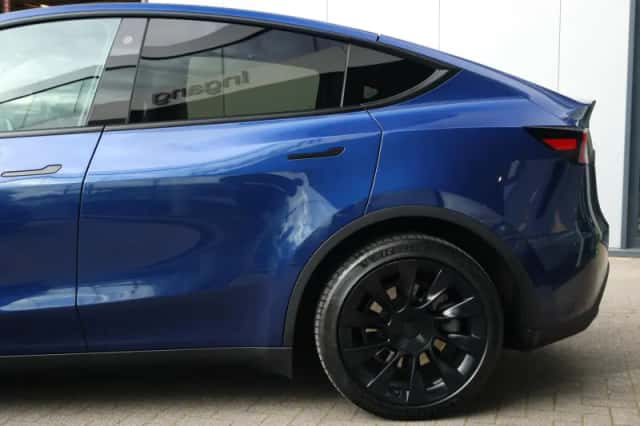 Tesla Model Y (2022) thumbnail 4