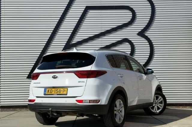 Kia Sportage (2016) thumbnail 3