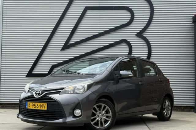 Toyota Yaris (2017) thumbnail 1
