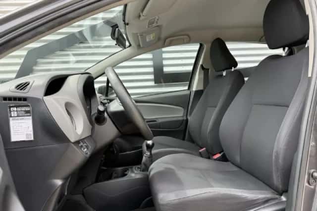 Toyota Yaris (2017) thumbnail 4