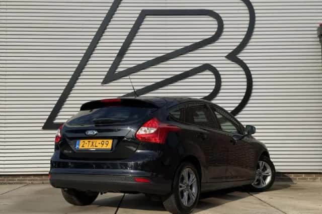Ford Focus (2014) thumbnail 3