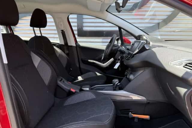 Peugeot 2008 (2018) thumbnail 6