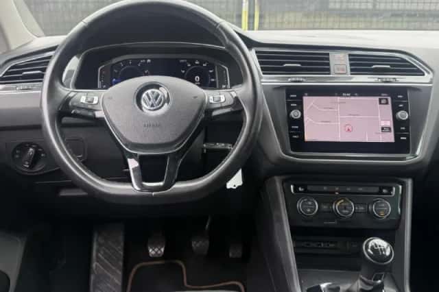Volkswagen Tiguan (2019) thumbnail 2