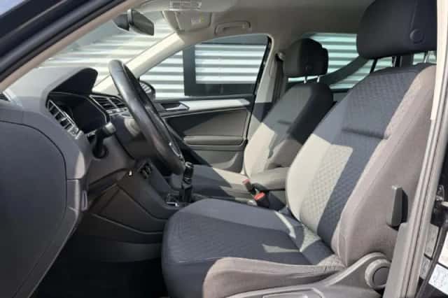 Volkswagen Tiguan (2019) thumbnail 4