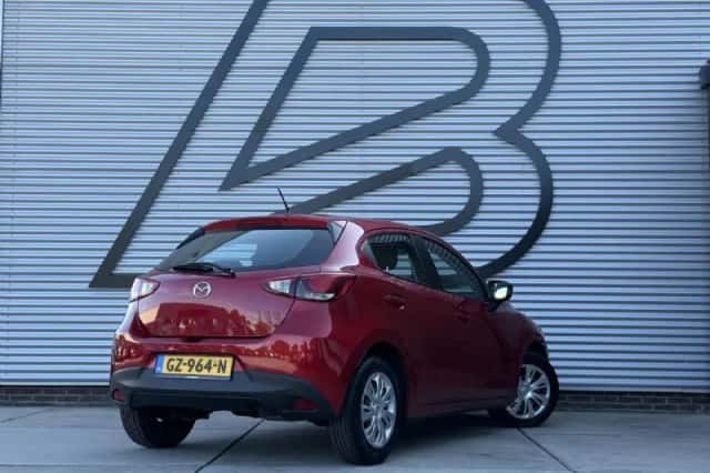 Mazda 2 (2015) thumbnail 3
