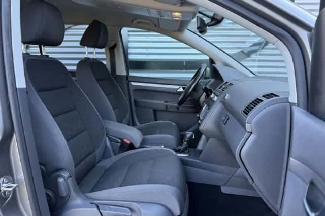 Volkswagen Touran (2010) thumbnail 6