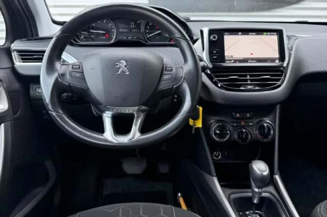 Peugeot 2008 (2017) thumbnail 2