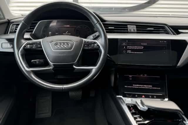 Audi e-tron (2019) thumbnail 2