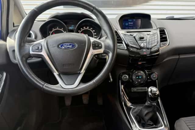 Ford Fiesta (2014) thumbnail 2