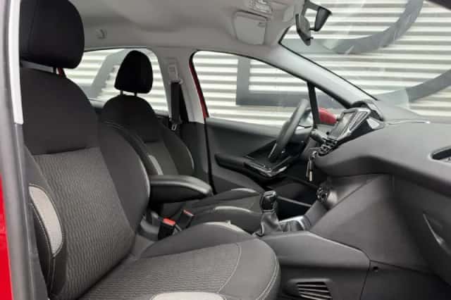 Peugeot 208 (2016) thumbnail 6