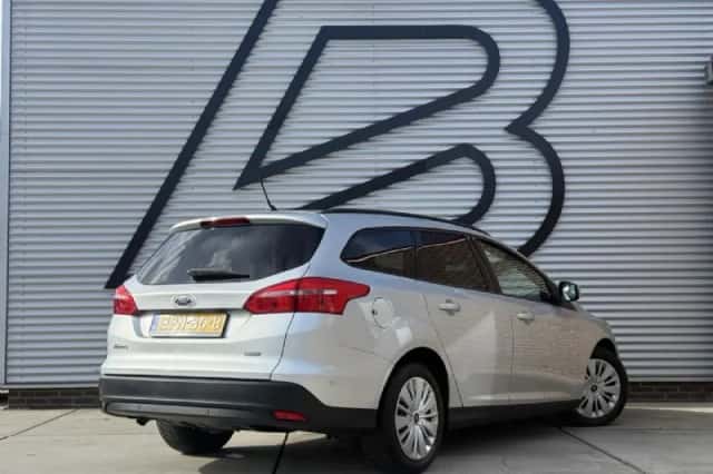 Ford Focus (2017) thumbnail 3
