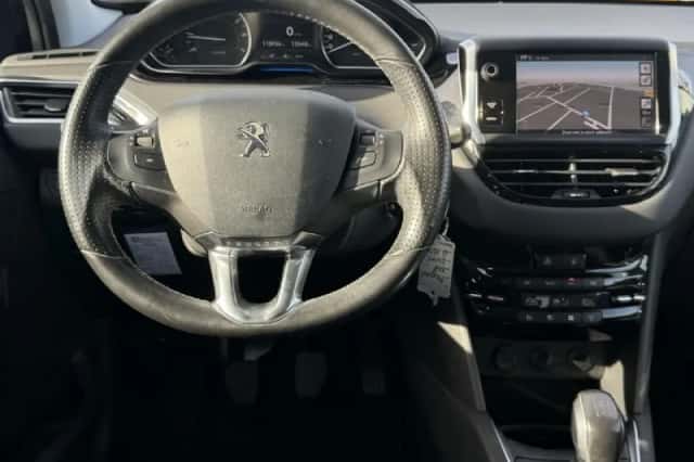 Peugeot 208 (2012) thumbnail 2
