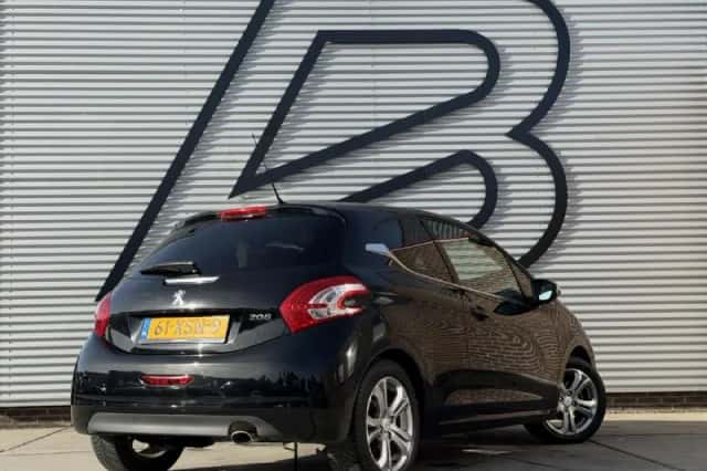 Peugeot 208 (2012) thumbnail 3