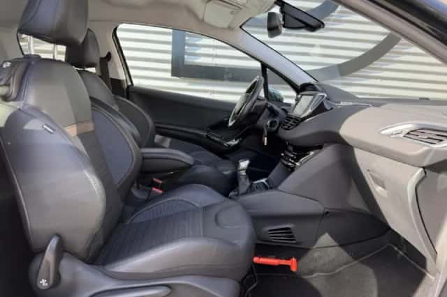 Peugeot 208 (2012) thumbnail 6